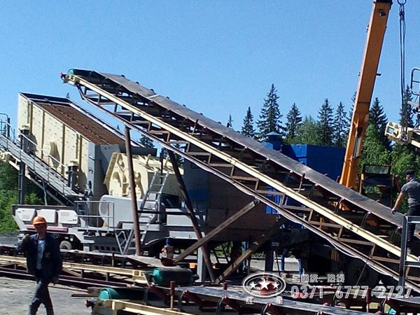移動式煤矸石破碎機現場圖