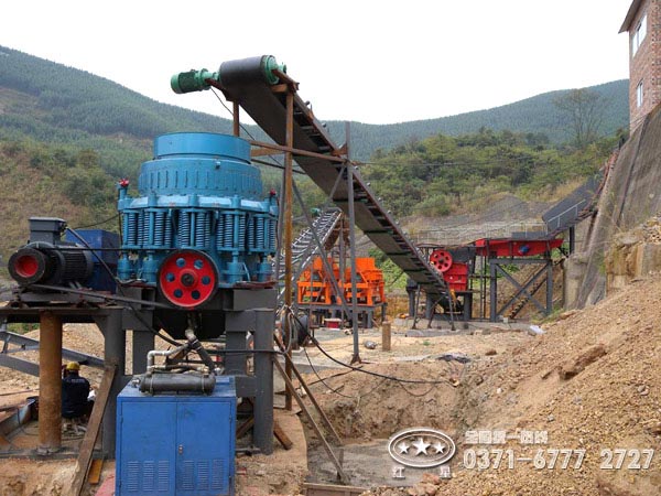 復合圓錐破碎機作業現場