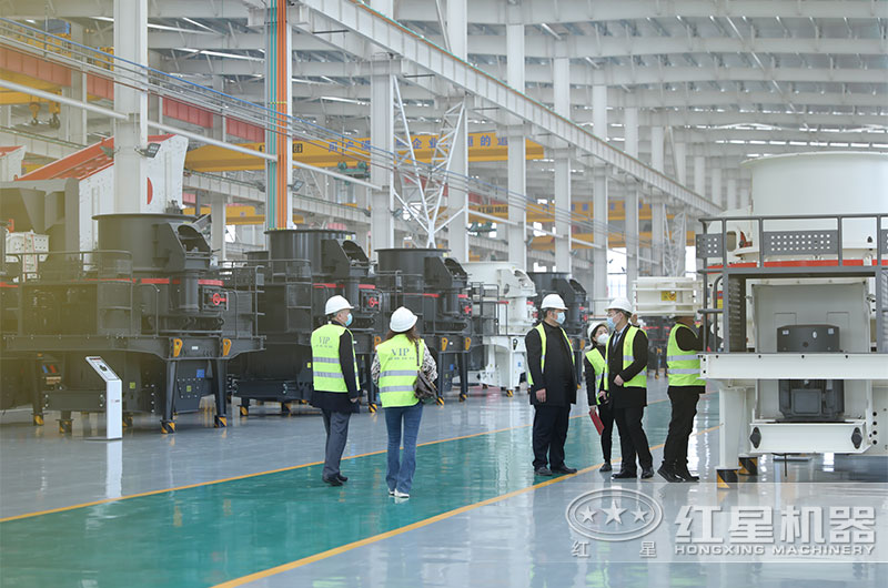 客戶來(lái)廠考察制砂機(jī)設(shè)備 客戶來(lái)廠考察制砂機(jī)設(shè)備