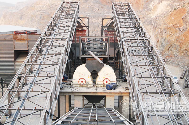 錘式破碎機(jī)破碎水泥現(xiàn)場(chǎng)實(shí)拍 錘式破碎機(jī)破碎水泥現(xiàn)場(chǎng)實(shí)拍