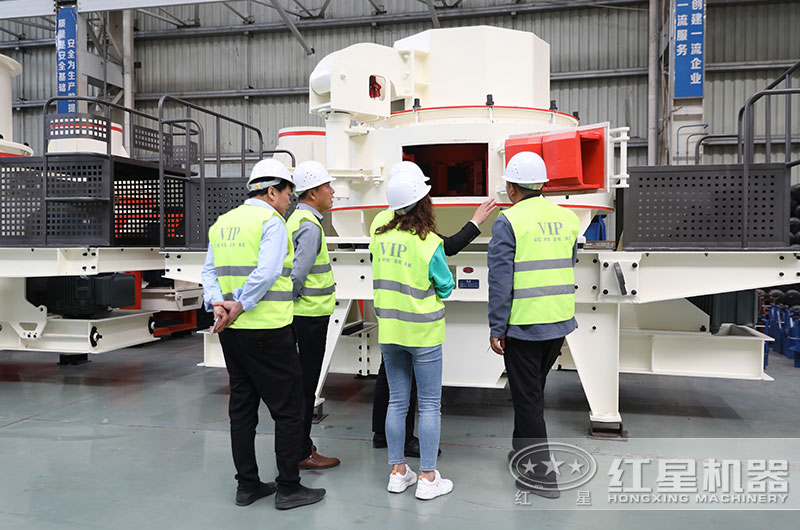 客戶來廠考察鵝卵石制砂設備