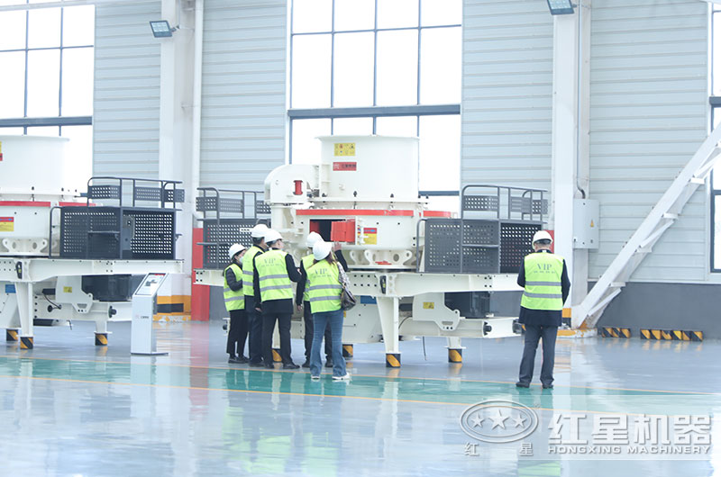 客戶來廠考察制砂設備 客戶來廠考察制砂設備