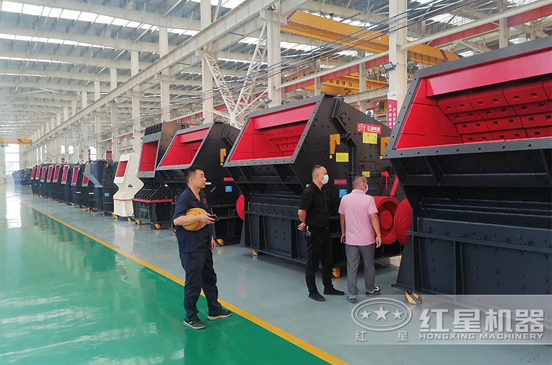 客戶考察反擊式破碎機(jī) 客戶考察反擊式破碎機(jī)