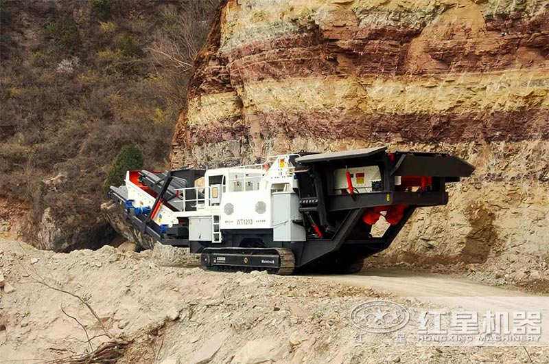 履帶移動破碎站現(xiàn)場一 履帶移動破碎站現(xiàn)場一