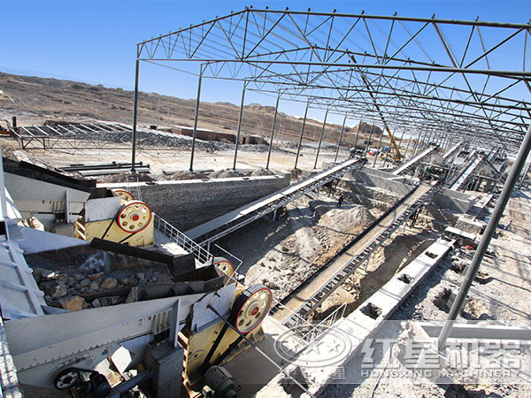 時產100噸石料破碎生產線現場 時產100噸石料破碎生產線現場