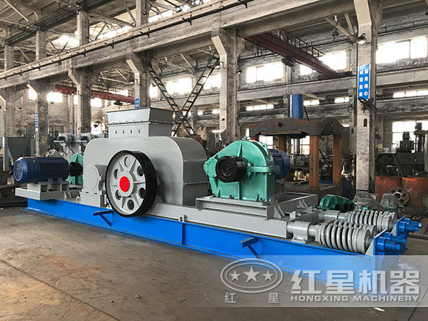 對(duì)輥式破碎機(jī)生產(chǎn)車間 對(duì)輥式破碎機(jī)生產(chǎn)車間