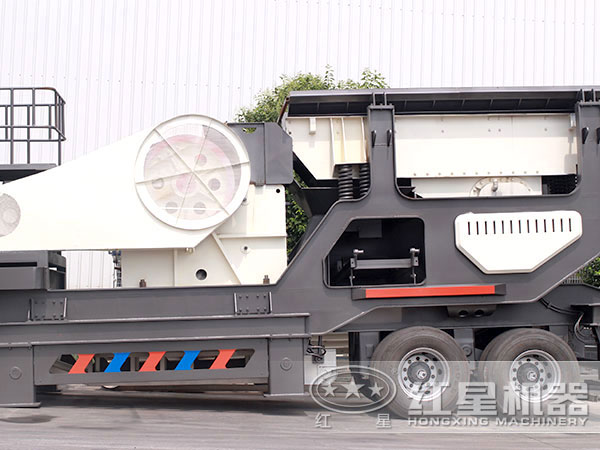 紅星輪胎移動式碎石機(jī)