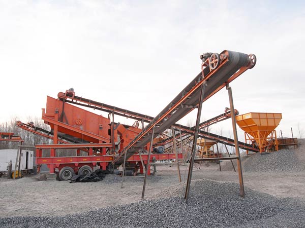 砂石骨料生產現場-車載移動制沙(砂)機 砂石骨料生產現場-車載移動制沙(砂)機