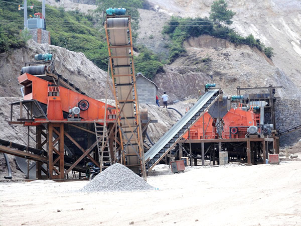 山東濟南河卵石制砂現場 山東濟南河卵石制砂現場