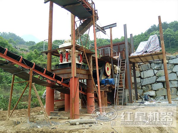 每天150方小型青石碎石機生產現場