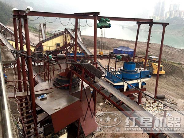 河卵石制沙生產現場 河卵石制沙生產現場