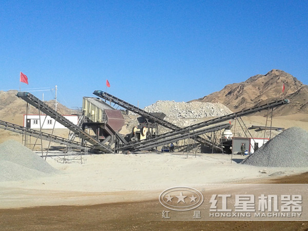 鵝卵石制砂現(xiàn)場 鵝卵石制砂現(xiàn)場