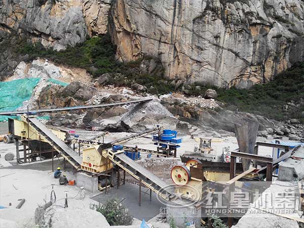 綠色環保鵝卵石制砂機作業現場 綠色環保鵝卵石制砂機作業現場
