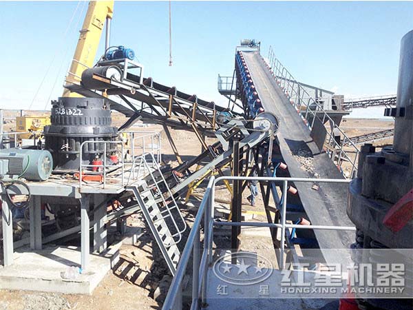 白云石圓錐破碎機作業(yè)現(xiàn)場 白云石圓錐破碎機作業(yè)現(xiàn)場