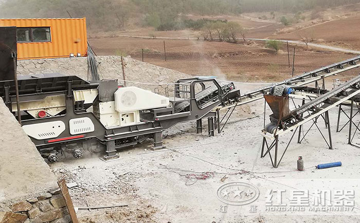 輪胎顎式移動(dòng)破碎站現(xiàn)場(chǎng) 輪胎顎式移動(dòng)破碎站現(xiàn)場(chǎng)