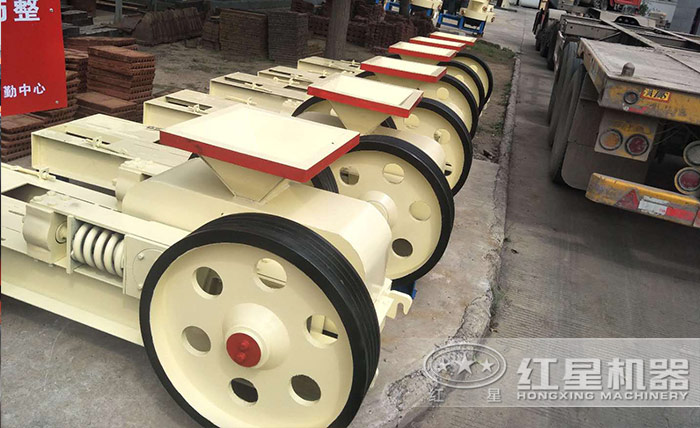 時產(chǎn)20噸對輥制沙機(jī) 時產(chǎn)20噸對輥制沙機(jī)