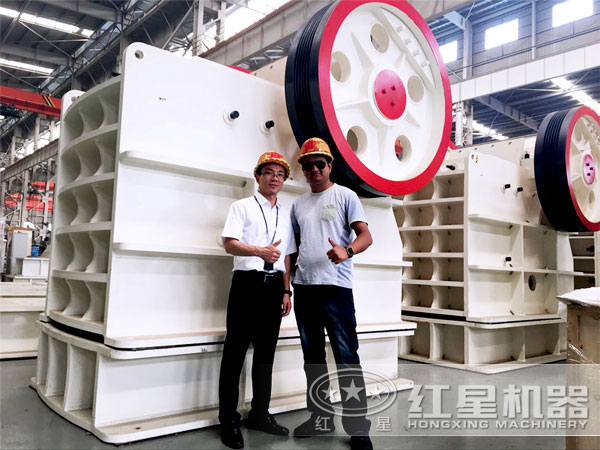 用戶來廠參觀試機(jī) 用戶來廠參觀試機(jī)