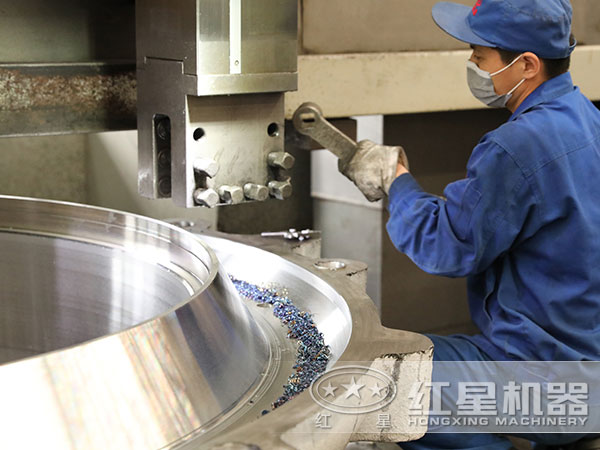 打砂機工人作業