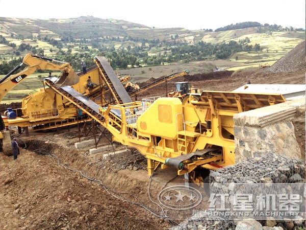 輪式流動砂石破碎機作業現場