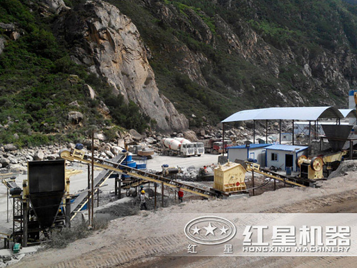 一級破碎+二級破碎+制砂機(jī)現(xiàn)場