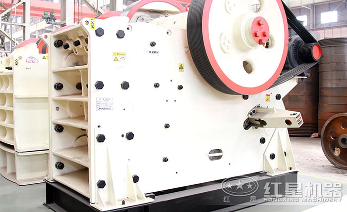 一級破碎設(shè)備顎式破碎機(jī)