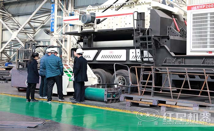 客戶到紅星機器廠區考察參觀設備 客戶到紅星機器廠區考察參觀設備