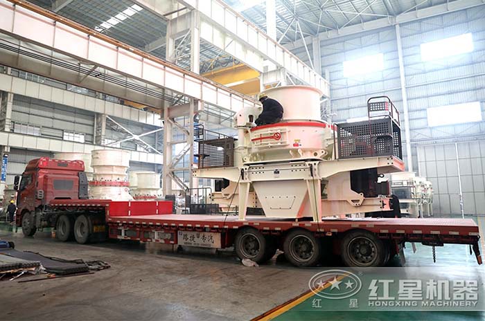 7611沖擊式破石機(jī)車間裝貨圖 7611沖擊式破石機(jī)車間裝貨圖