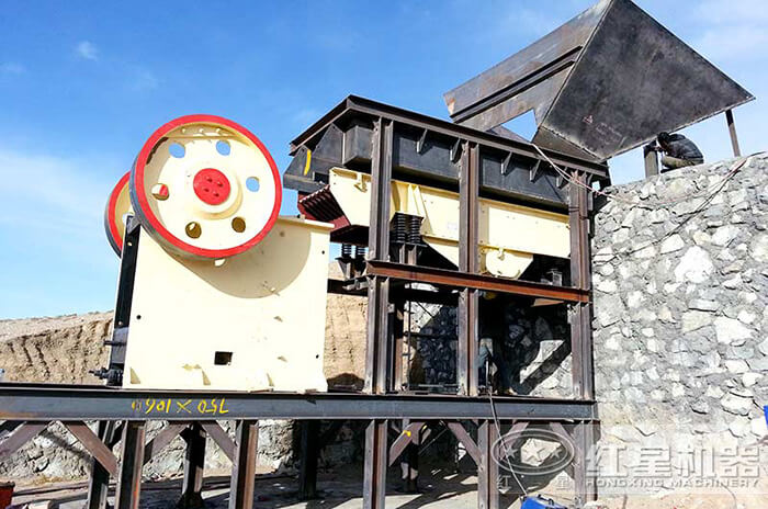 顎式破碎機現場作業(yè)圖 顎式破碎機現場作業(yè)圖