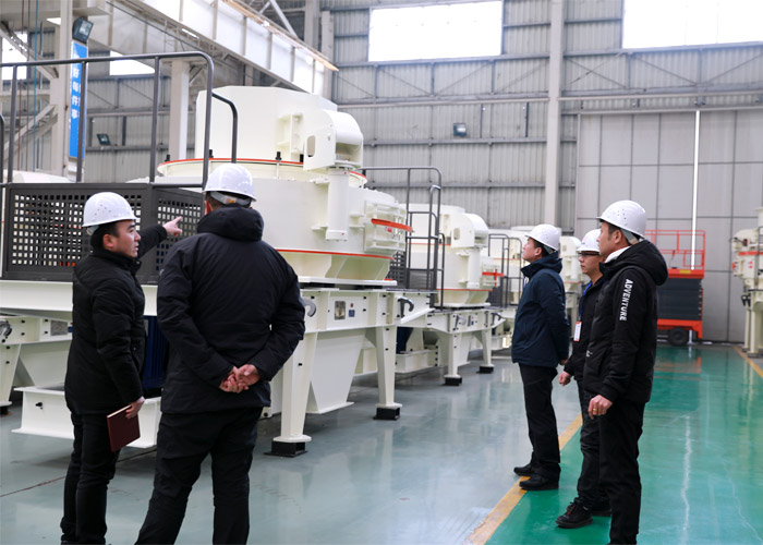 用戶(hù)來(lái)廠參觀鵝卵石打砂機(jī) 用戶(hù)來(lái)廠參觀鵝卵石打砂機(jī)