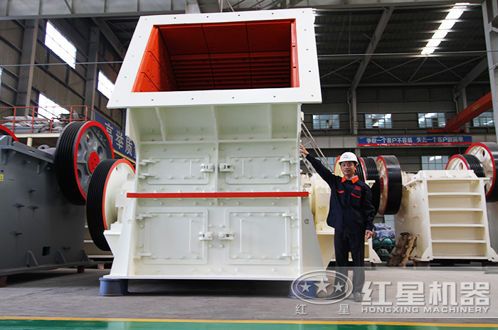 紅星機(jī)器專業(yè)的打石子機(jī)器生產(chǎn)車間 紅星機(jī)器專業(yè)的打石子機(jī)器生產(chǎn)車間