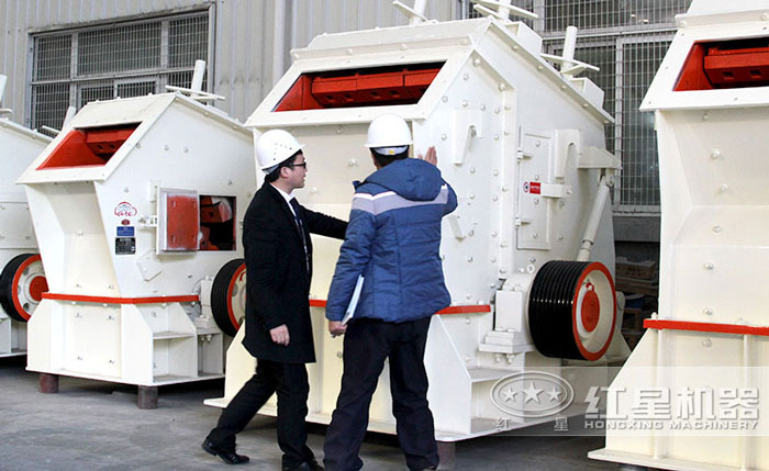 客戶到廠參觀反擊式制砂機 客戶到廠參觀反擊式制砂機