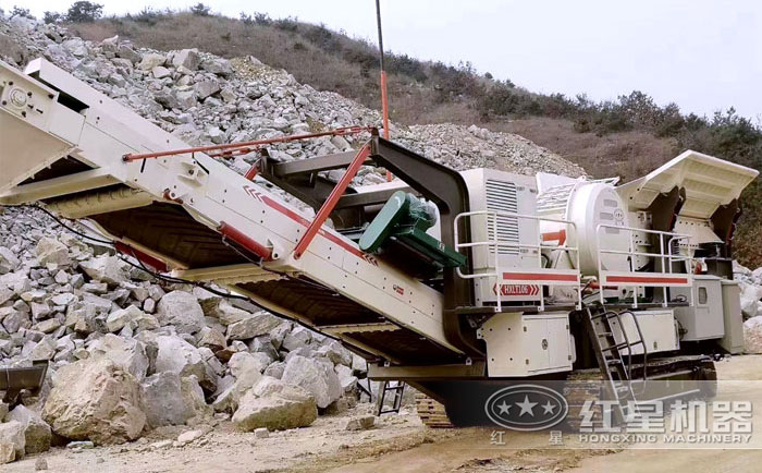履帶移動式破碎機作業現場 履帶移動式破碎機作業現場