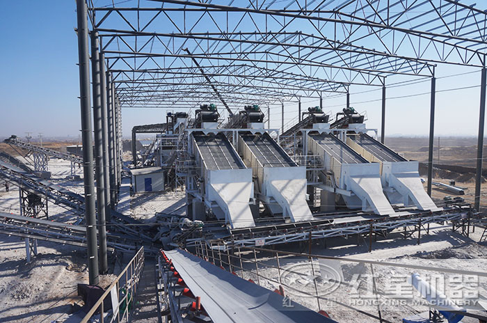 大型河卵石碎石生產(chǎn)線現(xiàn)場(chǎng) 大型河卵石碎石生產(chǎn)線現(xiàn)場(chǎng)