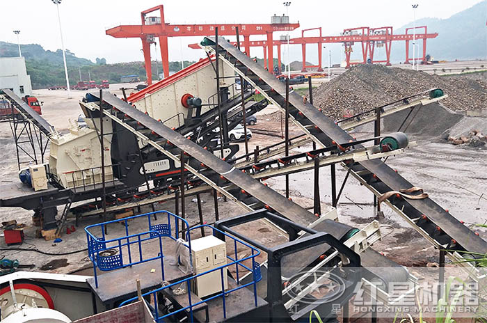 移動式建筑石子破碎機作業現場 移動式建筑石子破碎機作業現場