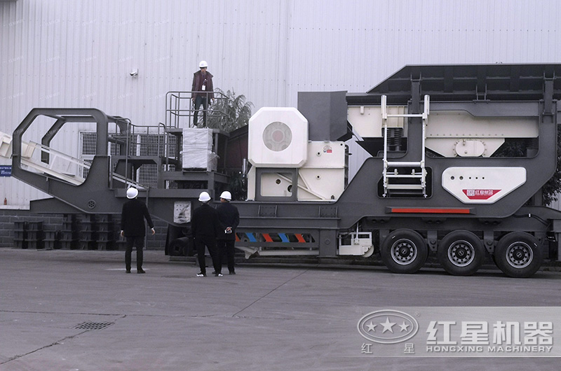 絡繹不絕的客戶到紅星廠區考察移動鄂破 絡繹不絕的客戶到紅星廠區考察移動鄂破