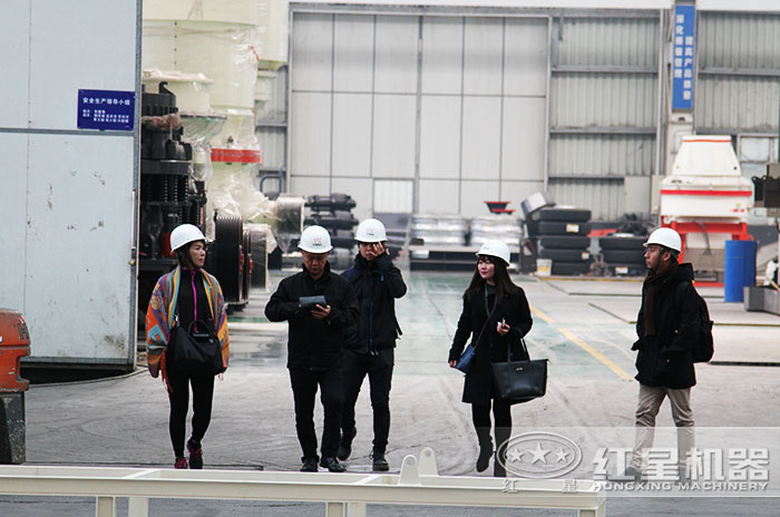 客戶到紅星機器廠區考察設備 客戶到紅星機器廠區考察設備