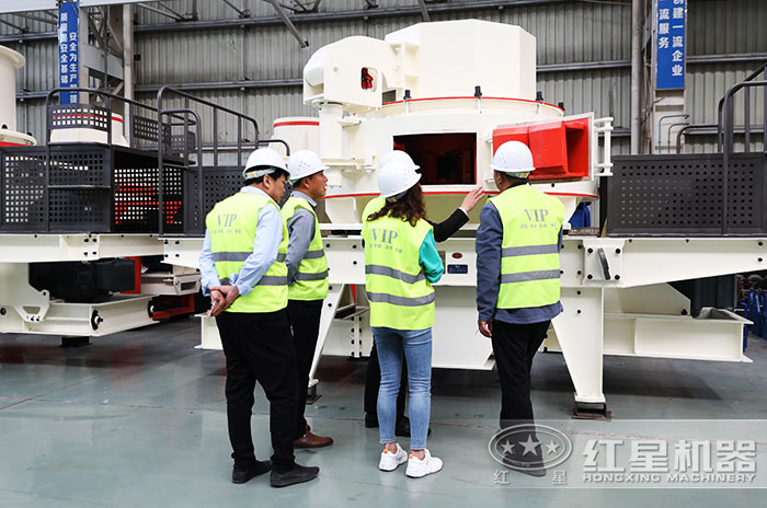 專業技術人員給您多面講解設備 專業技術人員給您多面講解設備