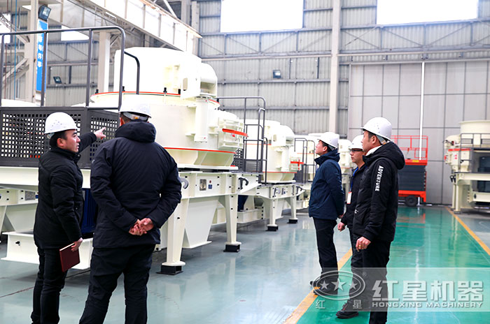 用戶來廠參觀制砂機設備 用戶來廠參觀制砂機設備