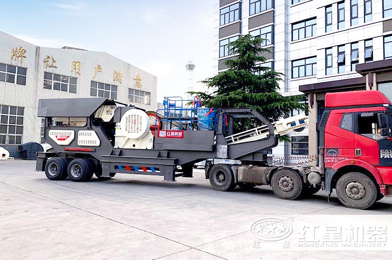 紅星機器移動破碎機發貨現場