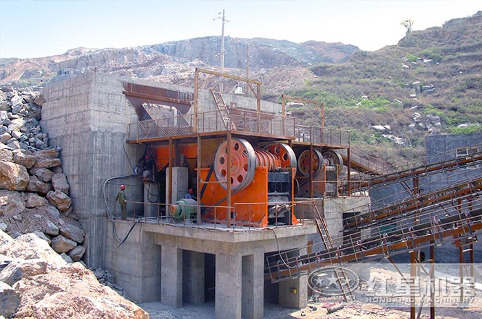 時(shí)產(chǎn)100噸小型石頭粉碎機(jī)作業(yè)現(xiàn)場(chǎng) 時(shí)產(chǎn)100噸小型石頭粉碎機(jī)作業(yè)現(xiàn)場(chǎng)