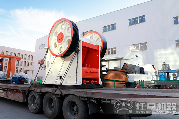 紅星小型石頭粉碎機(jī)發(fā)往山東 紅星小型石頭粉碎機(jī)發(fā)往山東