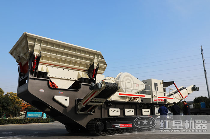 客戶到廠參觀移動(dòng)破石機(jī)設(shè)備 客戶到廠參觀移動(dòng)破石機(jī)設(shè)備