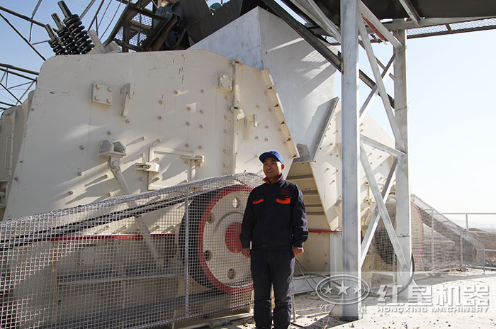 花崗巖破碎加工現場 花崗巖破碎加工現場