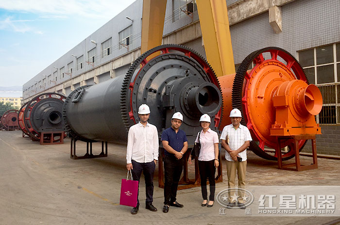 客戶來(lái)場(chǎng)參觀留影 客戶來(lái)場(chǎng)參觀留影