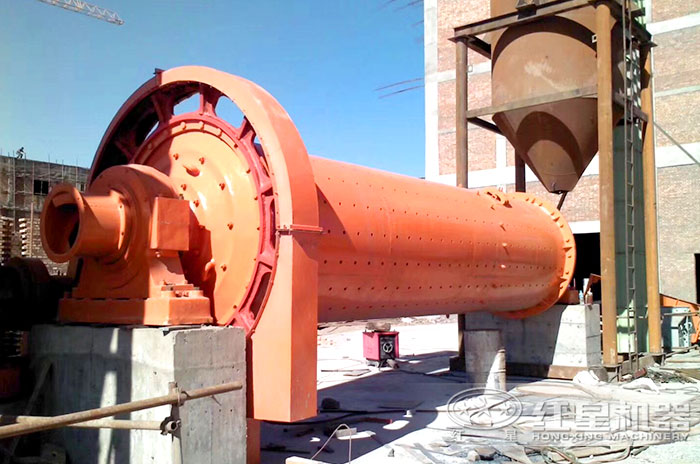 棒磨式制砂機(jī)安裝現(xiàn)場(chǎng) 棒磨式制砂機(jī)安裝現(xiàn)場(chǎng)