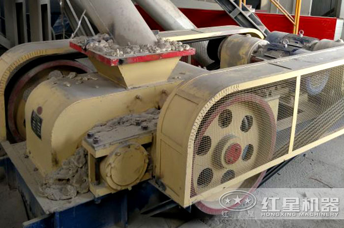 對輥粉碎機現場近景拍攝
