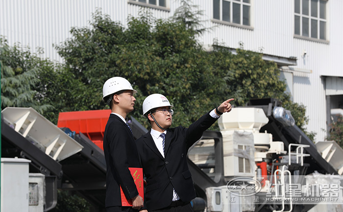 客戶到廠區考察設備