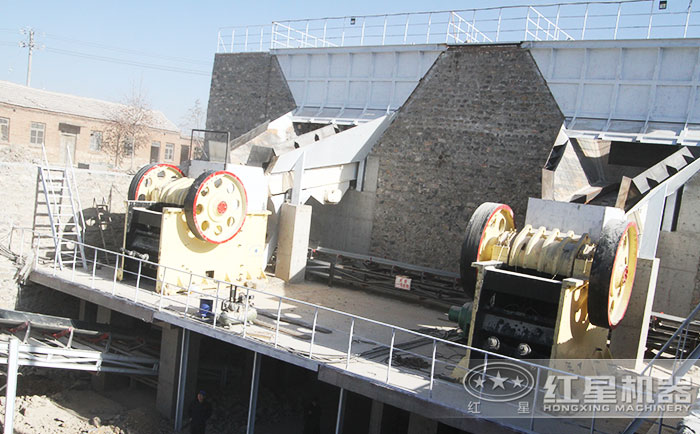 可以“打頭陣”的顎式破碎機設備加工現場 可以“打頭陣”的顎式破碎機設備加工現場