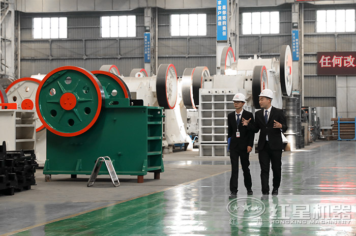 粗鄂破碎機專業人員介紹圖 粗鄂破碎機專業人員介紹圖