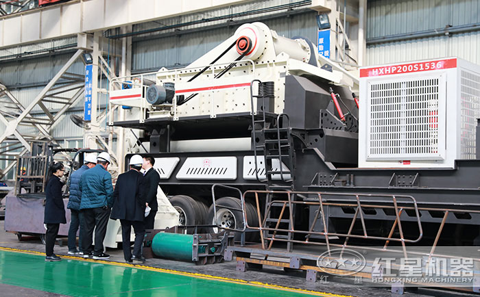 客戶到紅星機器廠區參觀考察設備 客戶到紅星機器廠區參觀考察設備